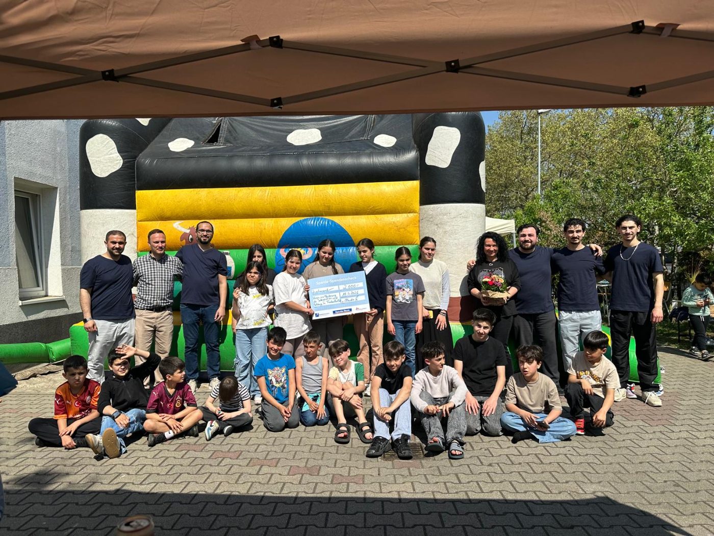 Freundschaftsfest mit Schülern und Vereinsmitgliedern